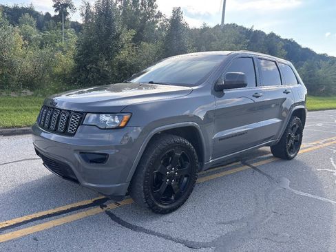 Used 2019 Jeep Grand Cherokee Altitude AWD/4WD image 1
