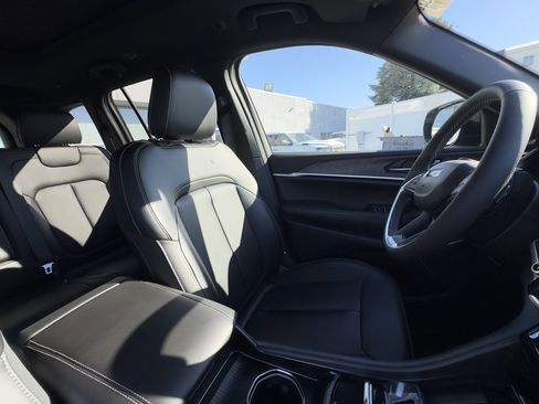 New 2026 Jeep Grand Cherokee Limited w/ Limited Altitude Package image 19