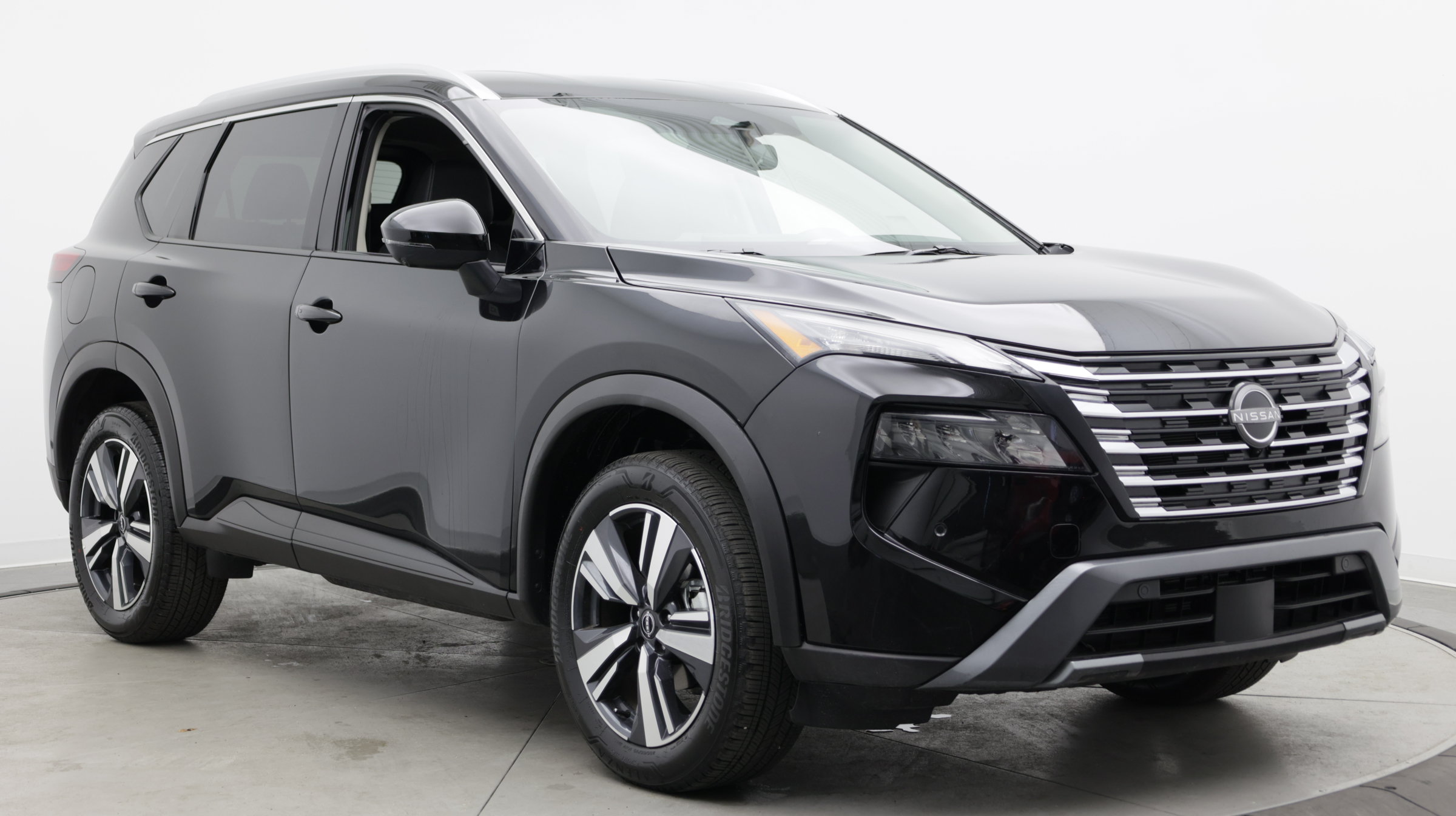 Used 2026 Nissan Rogue SL FWD image 3