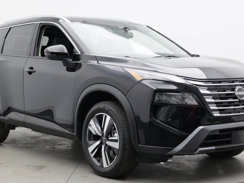 Used 2026 Nissan Rogue SL FWD image 3