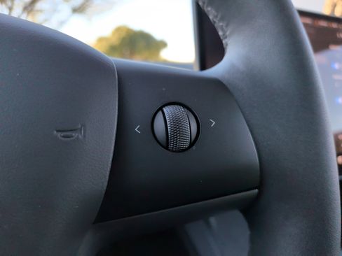 Used 2024 Tesla Model Y Long Range image 19