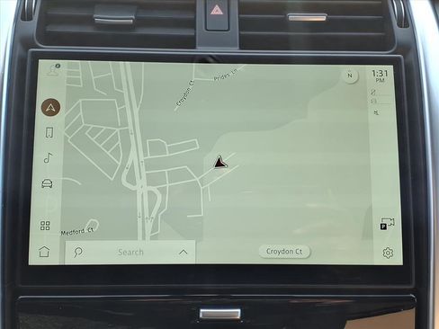 Certified 2024 Land Rover Discovery Dynamic SE image 12