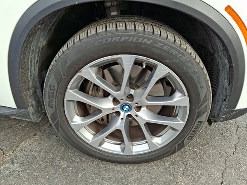 Used 2025 BMW X5 xDrive50e image 9