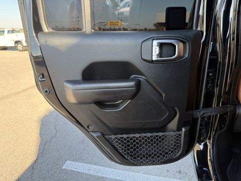 Used 2021 Jeep Gladiator Sport image 23