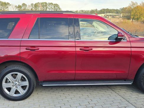 Used 2019 Ford Expedition XLT w/ Equipment Group 202A image 4