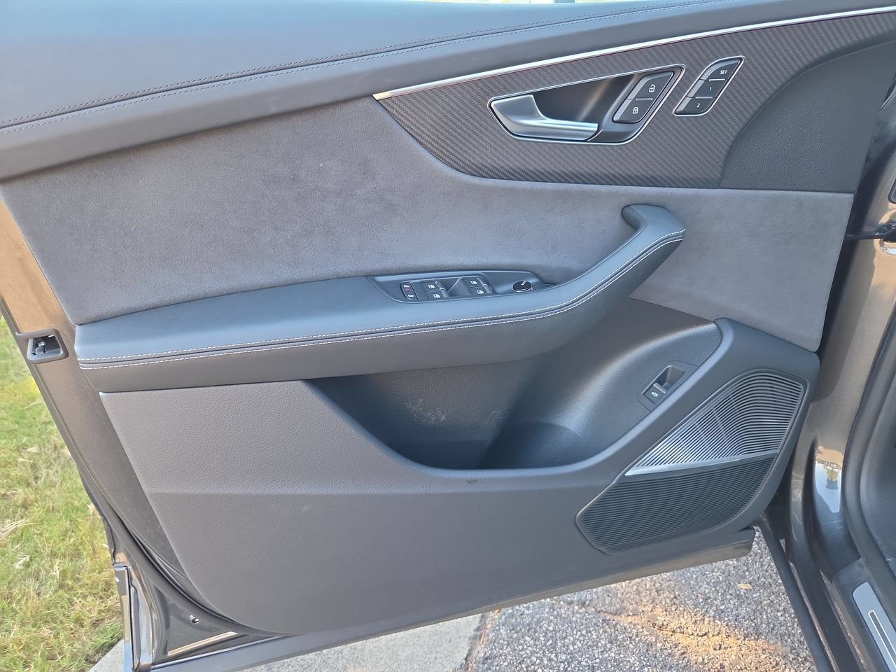 Used 2024 Audi SQ8 Prestige w/ Prestige Package AWD/4WD image 21