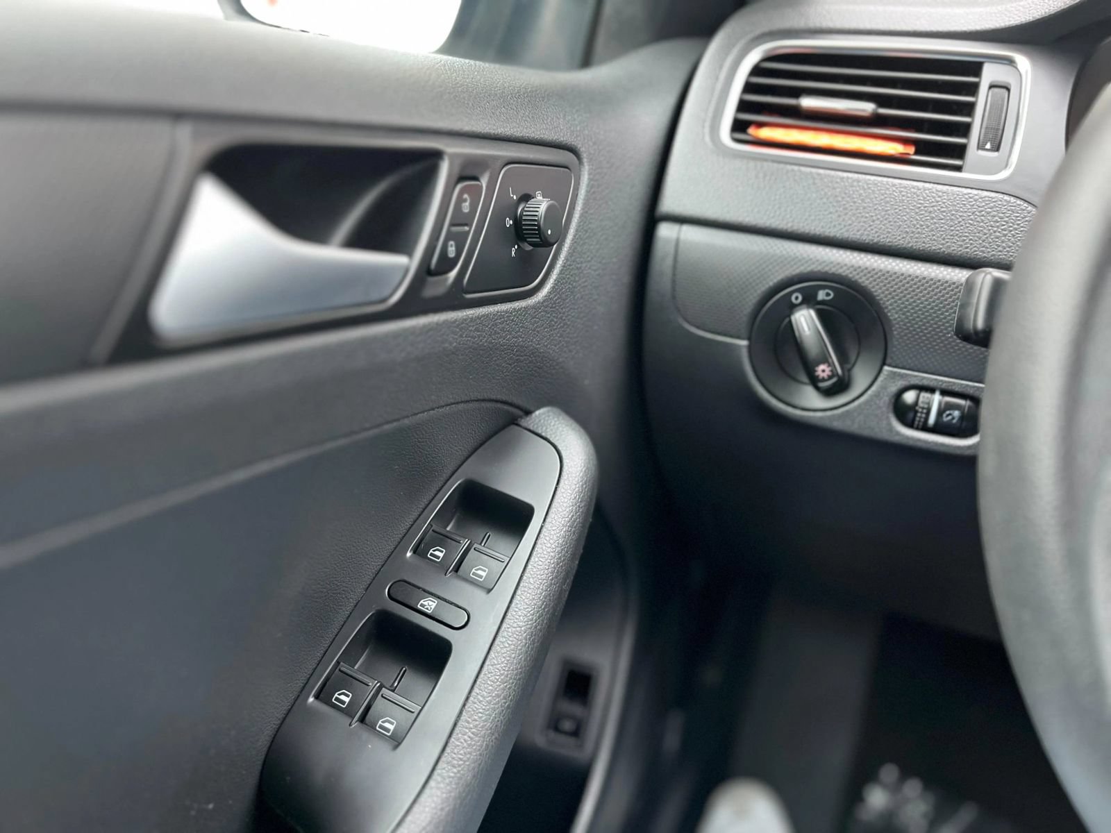 Used 2014 Volkswagen Jetta S FWD image 17