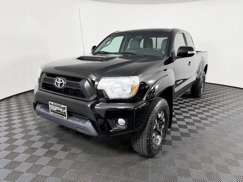 Used 2015 Toyota Tacoma w/ TRD Sport Package AWD/4WD image 3