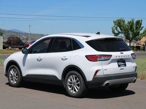 Used 2022 Ford Escape SE w/ Cold Weather Package AWD/4WD image 4