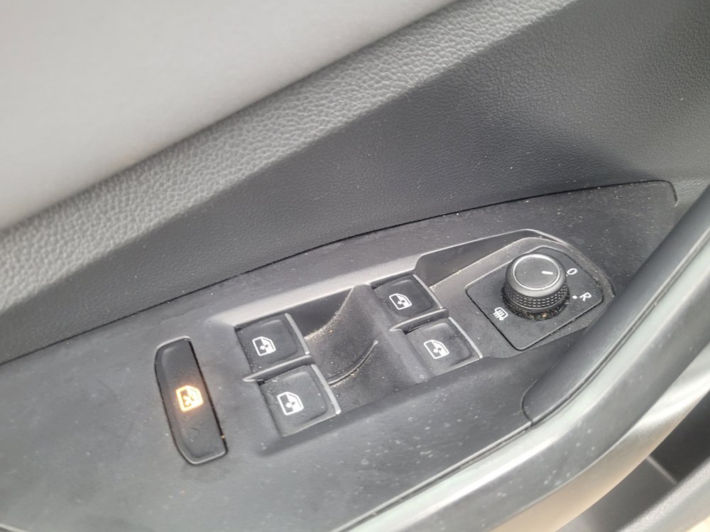 Used 2025 Volkswagen Jetta SE FWD image 27