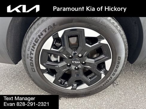 Used 2025 Kia Sorento S w/ Panoramic Sunroof Package image 9