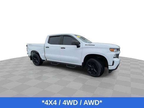 Used 2020 Chevrolet Silverado 1500 Custom w/ Custom Value Package image 2