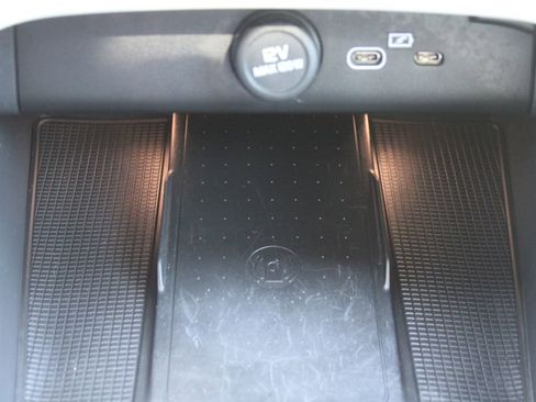 Used 2023 Volvo XC40 B5 Plus w/ Protection Package Premier image 38