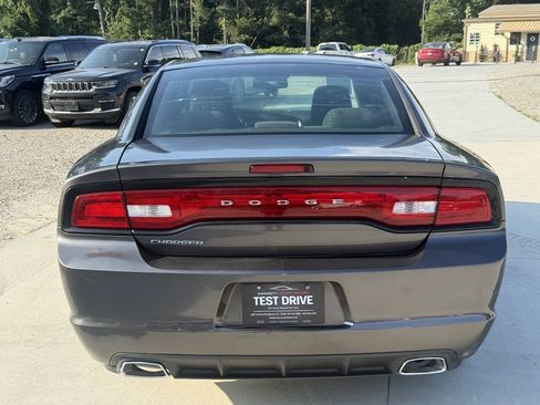 Used 2014 Dodge Charger SE w/ Connectivity Group RWD image 8