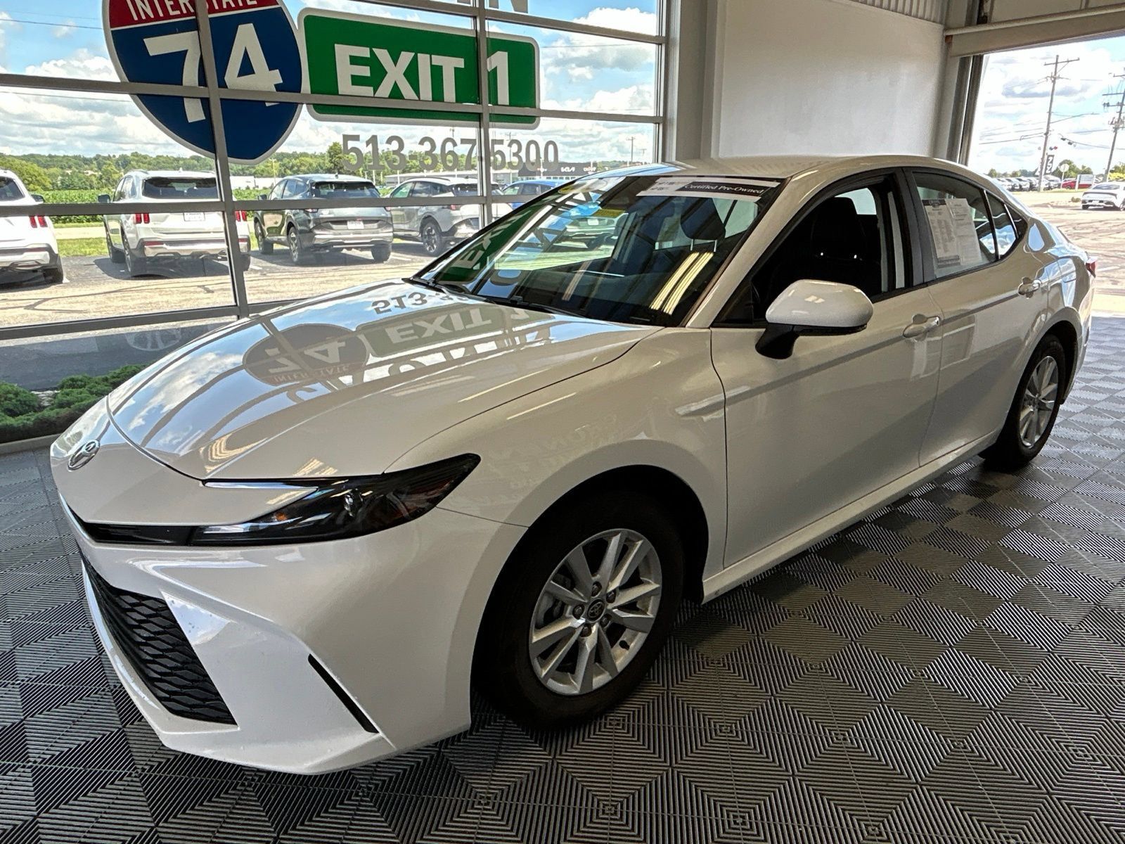 Used 2025 Toyota Camry LE FWD image 3