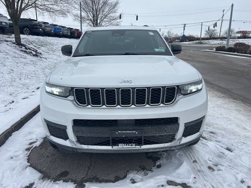 Used 2021 Jeep Grand Cherokee L Laredo w/ Luxury Tech Group I image 2