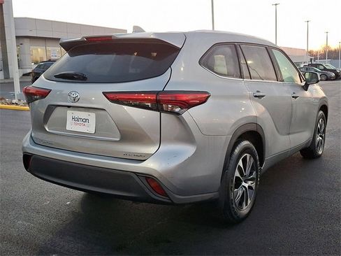 Certified 2021 Toyota Highlander XLE image 7