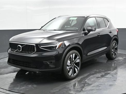 Used 2025 Volvo XC40 B5 Ultra w/ Climate Package AWD/4WD image 8