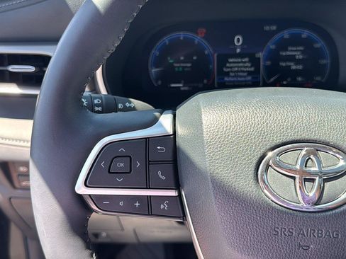 Used 2024 Toyota Highlander Platinum FWD image 17