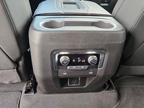 Used 2024 GMC Yukon SLT RWD image 17