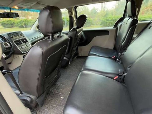 Used 2015 Dodge Grand Caravan American Value Package w/ UConnect Hands-Free Group image 21