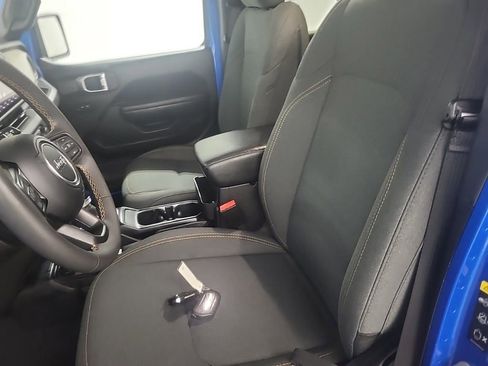 Used 2024 Jeep Wrangler Unlimited w/ Convenience Group AWD/4WD image 6
