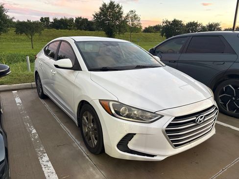 Used 2017 Hyundai Elantra SE FWD image 3