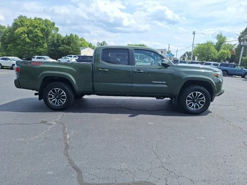 Used 2022 Toyota Tacoma TRD Sport w/ Technology Package AWD/4WD image 2