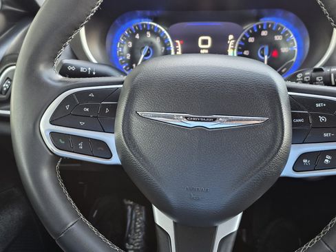 Used 2025 Chrysler Pacifica Select FWD image 49