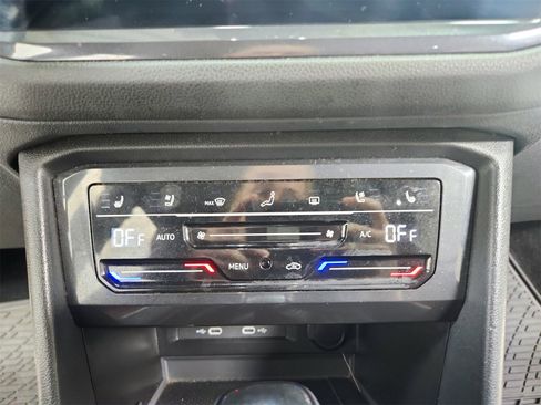 Used 2024 Volkswagen Tiguan SEL R-Line image 33