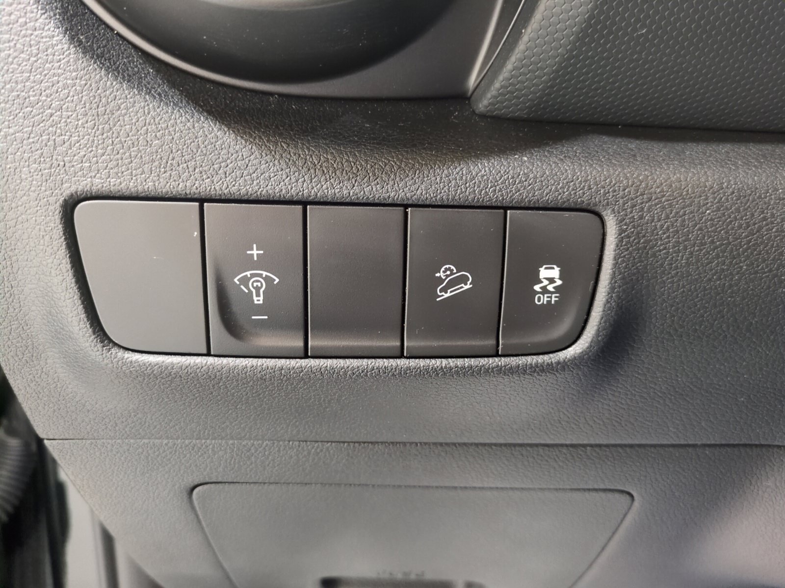 Certified 2023 Hyundai Kona SEL w/ Cargo Package AWD/4WD image 18