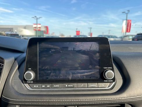 Used 2025 Nissan Rogue SV AWD/4WD image 14