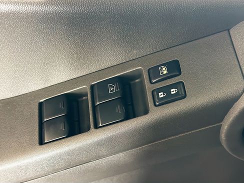 Used 2014 Nissan Xterra PRO-4X w/ Pro-4x Leather Package AWD/4WD image 15