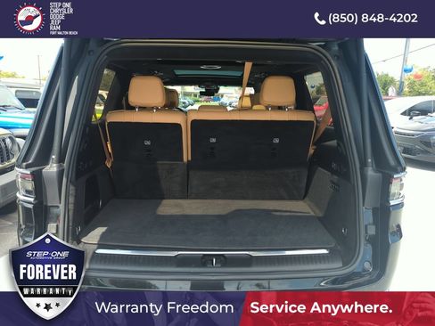 Used 2023 Jeep Grand Wagoneer Series III AWD/4WD image 33