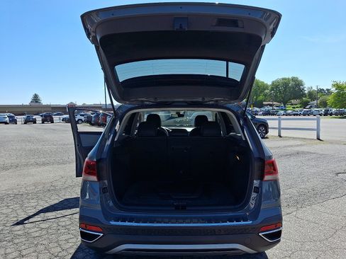 Used 2022 Volkswagen Taos SEL w/ Panoramic Sunroof Package AWD/4WD image 28
