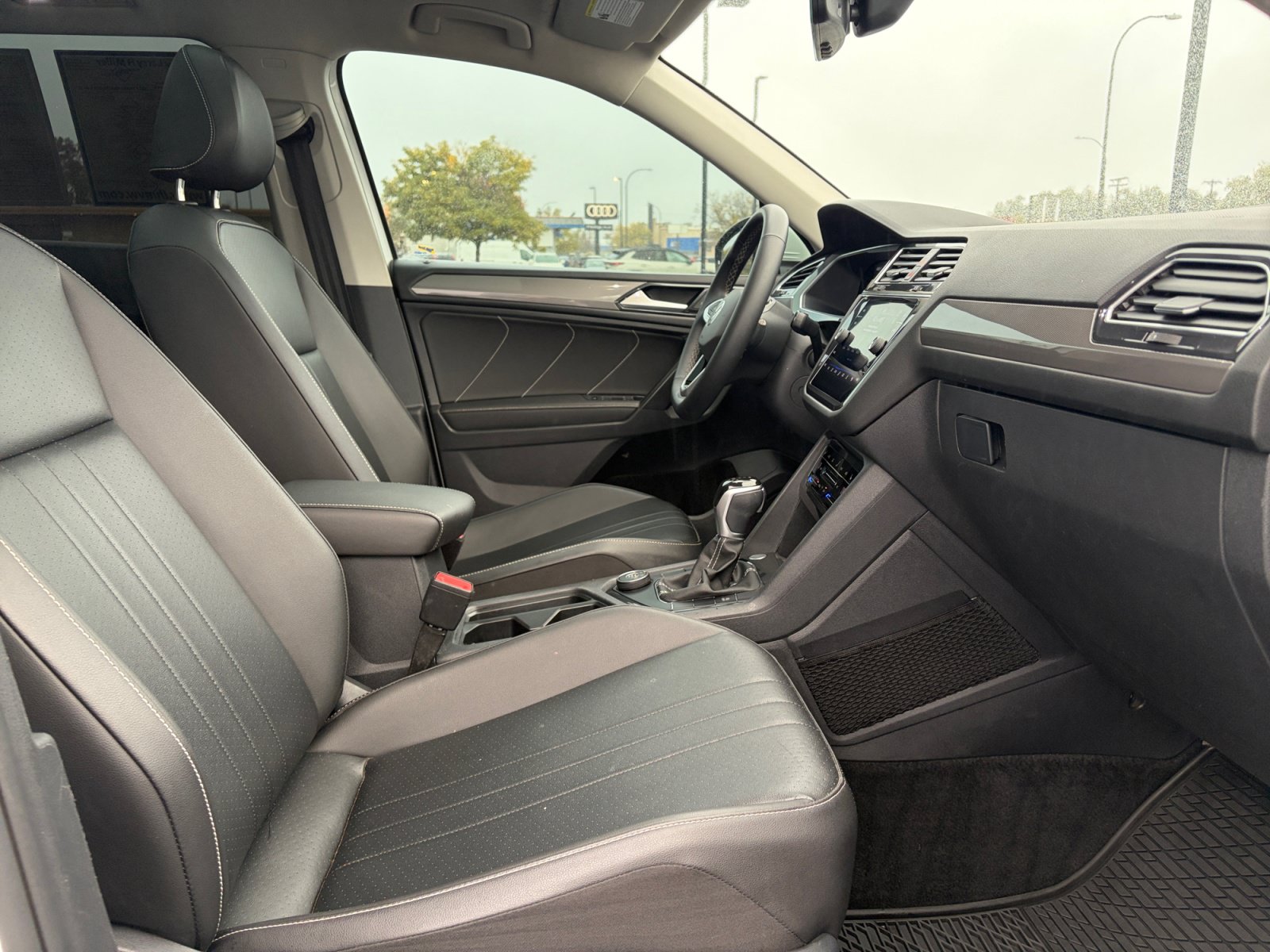 Used 2022 Volkswagen Tiguan SE AWD/4WD image 19