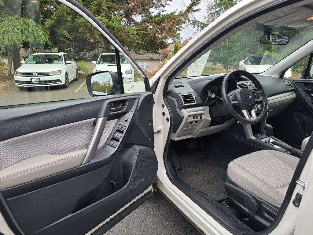 Used 2017 Subaru Forester 2.5i AWD/4WD image 7