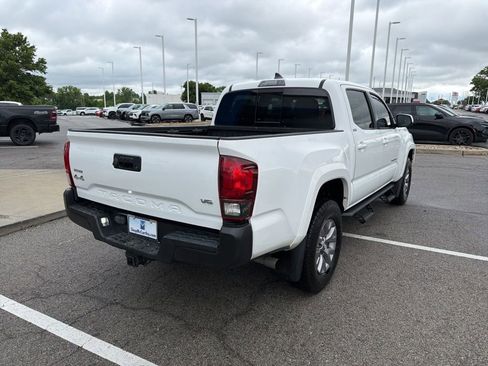 Used 2019 Toyota Tacoma SR5 AWD/4WD image 3