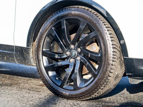 Used 2018 Land Rover Discovery HSE Luxury image 7