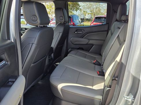 Used 2025 Chevrolet Colorado ZR2 w/ Technology Package image 11