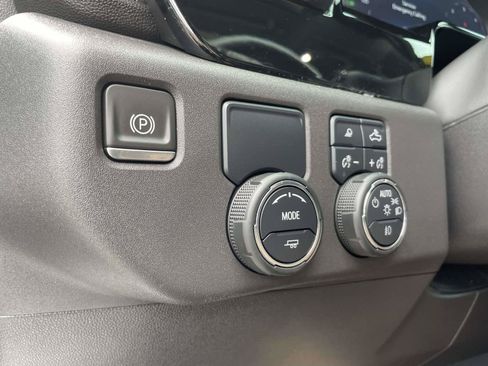 Used 2023 Chevrolet Silverado 1500 LTZ RWD image 17