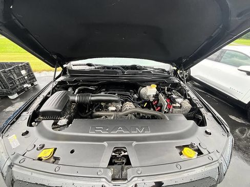 Used 2019 RAM 1500 Big Horn AWD/4WD image 3