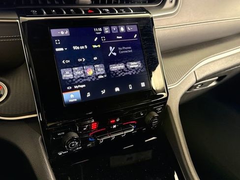 Used 2024 Jeep Grand Cherokee Altitude image 27