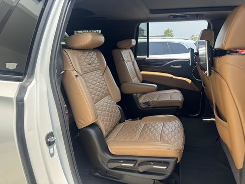 Used 2021 Cadillac Escalade ESV Sport RWD image 14