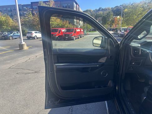 Used 2022 Ford Expedition Platinum image 16