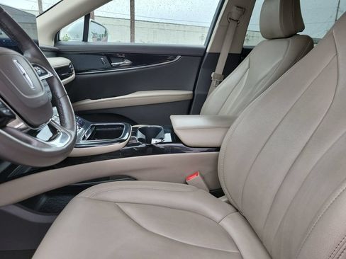Used 2022 Lincoln Nautilus AWD w/ Premium Package image 18
