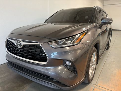 Used 2023 Toyota Highlander Limited AWD/4WD image 1