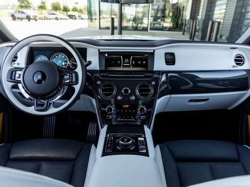 Used 2024 Rolls-Royce Cullinan Black Badge image 4