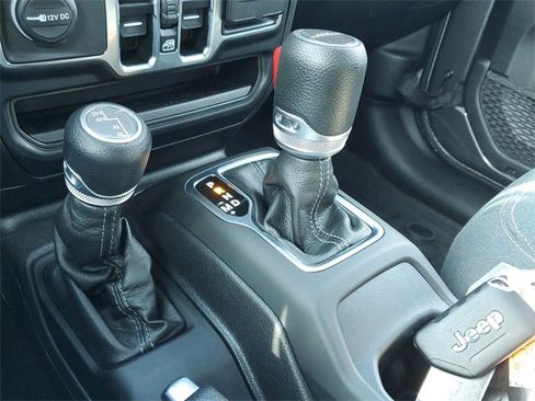 Used 2024 Jeep Gladiator Sport image 32