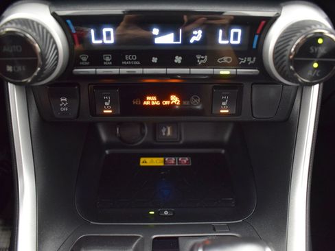 Used 2023 Toyota RAV4 XSE AWD/4WD image 18